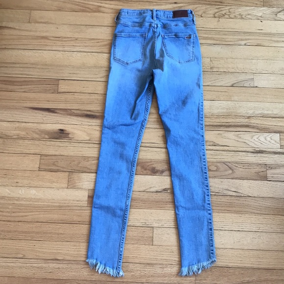 Hollister Ultra High Rise Super Skinny Jeans. Size 0R - Picture 7 of 8